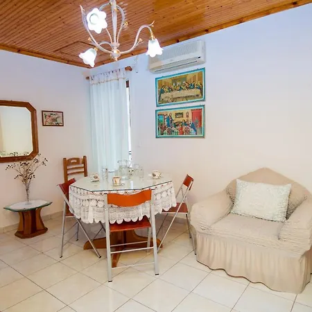 Argiris Kefalonia Traditional